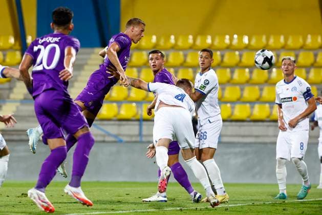Dinamo Minsk v RSC Anderlecht - UEFA Europa League MEZOKOVESD, HUNGARY - AUGUST 22 : Augustinsson Ludwig defender of RSC Anderlecht celebrates after scoring pictured during the UEFA Europa League Play-offs1st leg match between Dinamo Minsk and RSC Anderlecht on August 22, 2024 in Mezokovesd, Hungary, 22 08 2024 Mezokovesd Hungary  Copyright: xJanxDexMeuleneirx