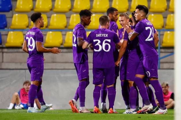 Dinamo Minsk v RSC Anderlecht - UEFA Europa League MEZOKOVESD, HUNGARY - AUGUST 22 : Augustinsson Ludwig defender of RSC Anderlecht celebrates after scoring pictured during the UEFA Europa League Play-offs1st leg match between Dinamo Minsk and RSC Anderlecht on August 22, 2024 in Mezokovesd, Hungary, 22 08 2024 Mezokovesd Hungary  Copyright: xJanxDexMeuleneirx