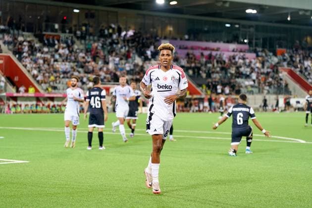 Fussball: UEFA Europa-League-Qualifikation Play-offs FC LUGANO (SUI) vs. BESIKTAS JK Istanbul (TUR), Arena Thun, Schweiz: Tor und Torjubel durch den Treffer von Gedson Fernandes (Besiktas 83) zum 0:1 für Besiktas Istanbul. Copyright: xJOERANxSTEINSIEKx