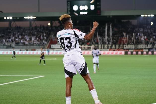 Fussball: UEFA Europa-League-Qualifikation Play-offs FC LUGANO (SUI) vs. BESIKTAS JK Istanbul (TUR), Arena Thun, Schweiz: Tor und Torjubel durch den Treffer von Gedson Fernandes (Besiktas 83) zum 0:1 für Besiktas Istanbul. Copyright: xJOERANxSTEINSIEKx