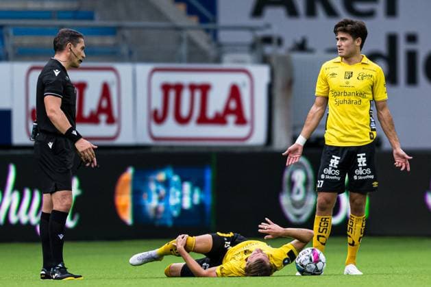 240822 Simon Hedlund of Elfsborg with an injury during the UEFA Europa League play-off match between Molde and Elfsborg on August 22, 2024 in Molde. Photo: Marius Simensen BILDBYRAN COP 238 bbeng elfsborg football fotball fotboll molde play-off uefa europa league Copyright: MARIUSxSIMENSEN BB240822BB331