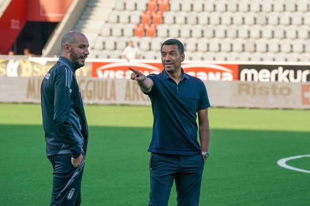 Fussball: UEFA Europa-League-Qualifikation Play-offs FC LUGANO (SUI) vs. BESIKTAS JK Istanbul (TUR), Arena Thun, Schweiz: Trainer Giovanni Van Bronckhorst (Besiktas Istanbul) Copyright: xJOERANxSTEINSIEKx