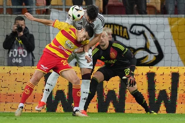 BIALYSTOK, 22-08-2024, Bialystok City Stadium, football, UEFA Europa League Play Offs, season 2024 2025, Jagiellonia Bialystok - Ajax. Jagiellonia Bialystok player Miki Villar and Ajax player Josip Sutalo Jagiellonia Bialystok - Ajax  x26087947x Copyright: