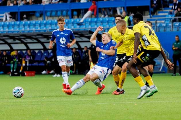 First playoff match for the UEFA Europa League in football 2024 Molde Elfsborg 0 1 Molde 20240822 Moldes Kristian Eriksen tv goes to the ground in a duel during the playoff match for the Europa League in football between Molde and Elfsborg at Aker Stadion Mads Enggard behind Photo Svein Ove Ekornesvag NTB Molde Norway EDITORIAL USE ONLY RESTRICTED USE FOR BETTING COMPANIES  Copyright: xSveinxOvexEkornesvagx xNTBx
