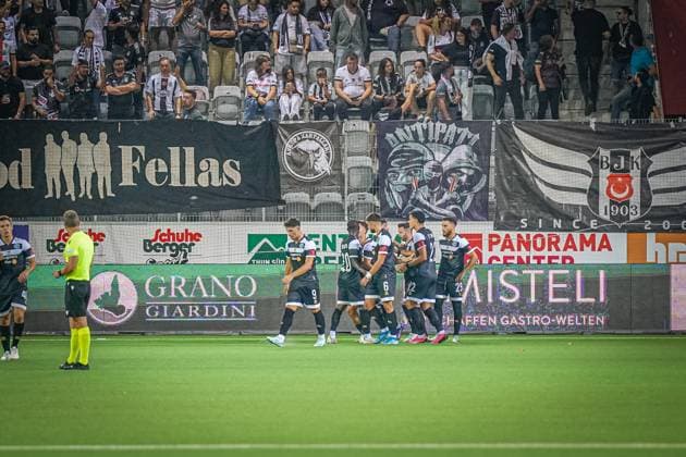 Fussball: UEFA Europa-League-Qualifikation Play-offs FC LUGANO (SUI) vs. BESIKTAS JK Istanbul (TUR), Arena Thun, Schweiz: Ausgleich zum 1:1 Uran Bislimi (Lugano 25) Tor und Torjubel, Freude Copyright: xJOERANxSTEINSIEKx