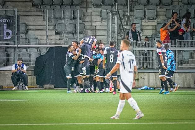 Fussball: UEFA Europa-League-Qualifikation Play-offs FC LUGANO (SUI) vs. BESIKTAS JK Istanbul (TUR), Arena Thun, Schweiz: Torjubel nach dem Ausgleichstor durch Mattia Zanotti (Lugano 46) zum 3:3 Copyright: xJOERANxSTEINSIEKx