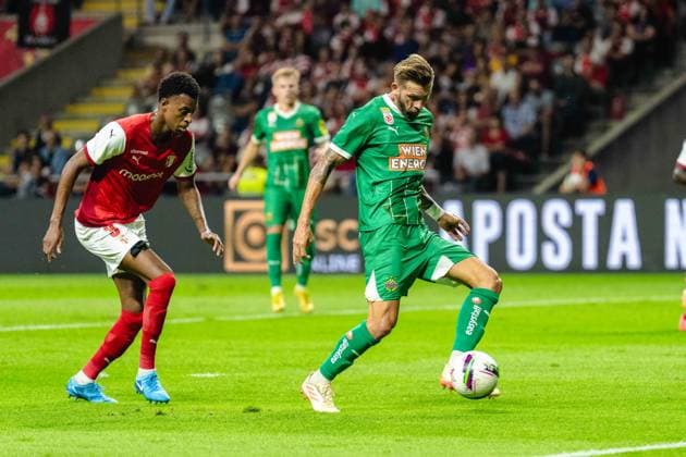 SOCCER - UEFA EL, Braga vs Rapid BRAGA,PORTUGAL,22.AUG.24 - SOCCER - UEFA Europa League, qualification, Sporting Club de Braga vs SK Rapid Wien. Image shows Robson Bambu (Braga) and Guido Burgstaller (Rapid). keyword: goal  GEPAxpictures xKevinxHackner
