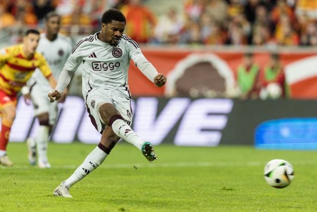 Jagiellonia Bialystok vs Ajax Amsterdam - UEFA Europa League Chuba Akpom , penalty kick during UEFA Europa League play-offs match Jagiellonia Bialystok vs Ajax Amsterdam in Bialystok, Poland on 22 August, 2024 Bialystok Poland  Copyright: xFotoxOlimpikx originalFilename:jastrzebowski-jagiello240822_npX8R.jpg