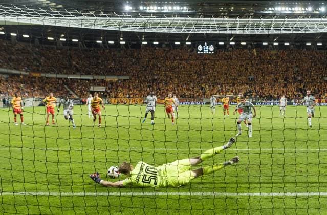 Sport Bilder des Tages 22nd August 2024; Bia& x142;ystok Municipal Stadium, Bia& x142;ystok, Poland; UEFA Europa League football Play-offs, Jagiellonia Bia& x142;ystok versus Ajax; Slawomir Abramowicz (Jagiellonia) saves the penalty kick Mika Godts (Ajax) in the 79th minute  ActionPlus12684257 TomekxJastrzebowski