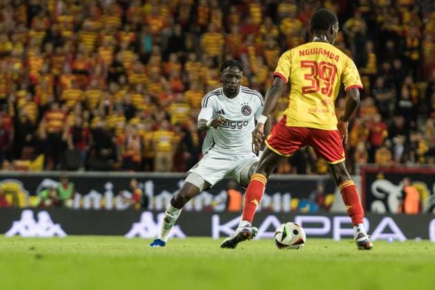 22nd August 2024; Bia& x142;ystok Municipal Stadium, Bia& x142;ystok, Poland; UEFA Europa League football Play-offs, Jagiellonia Bia& x142;ystok versus Ajax; Bertrand Traore (Ajax) takes on Aurelien Nguiamba (Jagiellonia)  ActionPlus12684258 TomekxJastrzebowski