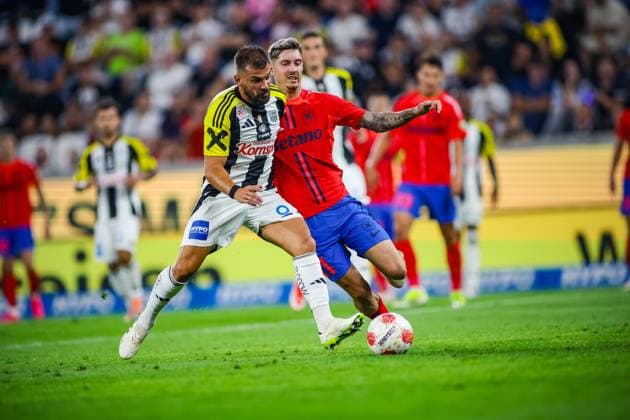 SOCCER - UEFA EL, LASK vs Bukarest LINZ,AUSTRIA,22.AUG.24 - SOCCER - UEFA Europa League, qualification, Linzer ASK vs FCSB Bukarest. Image shows Filip Stojkovic (LASK) and David Miculescu (Bukarest).  GEPAxpictures xManuelxBinder