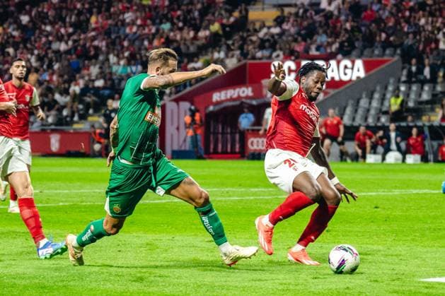 SOCCER - UEFA EL, Braga vs Rapid BRAGA,PORTUGAL,22.AUG.24 - SOCCER - UEFA Europa League, qualification, Sporting Club de Braga vs SK Rapid Wien. Image shows Guido Burgstaller (Rapid) and Bright Arrey-Mbi (Braga).  GEPAxpictures xKevinxHackner