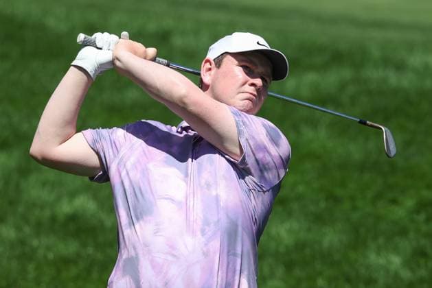 CASTLE ROCK, CO - AUGUST 22: Robert McIntyre watches his second shot on 10 during the first round of the BMW Championship on August 22, 2024 at Castle Pines Golf Club in Castle Rock, CO. (Photo by Scott Winters Icon Sportswire) GOLF: AUG 22 PGA, Golf Herren FedExCup Playoffs - BMW Championship EDITORIAL USE ONLY Icon2408220871