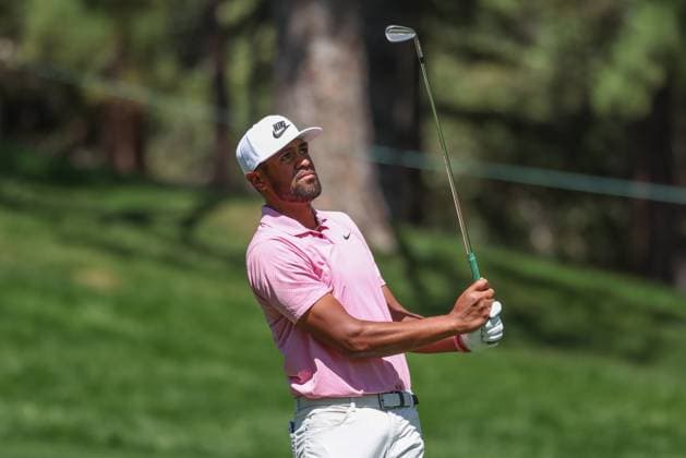 CASTLE ROCK, CO - AUGUST 22: Tony Finau watches his second shot on 10 during the first round of the BMW Championship on August 22, 2024 at Castle Pines Golf Club in Castle Rock, CO. (Photo by Scott Winters Icon Sportswire) GOLF: AUG 22 PGA, Golf Herren FedExCup Playoffs - BMW Championship EDITORIAL USE ONLY Icon2408220956