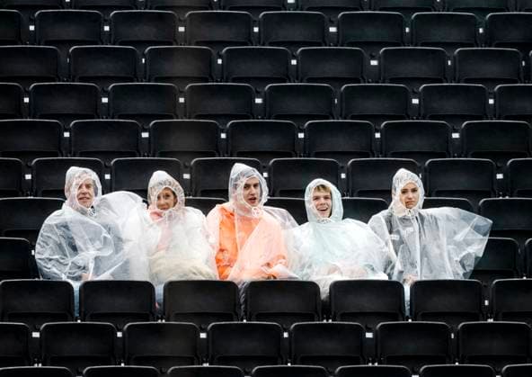 ZANDVOORT - Fans in the stands before the first free practice in the run-up to the F1 Grand Prix of the Netherlands at the Circuit of Zandvoort. ANP REMKO DE WAAL xVIxANPxSportx xxANPxIVx 506546515 originalFilename: 506546515.jpg