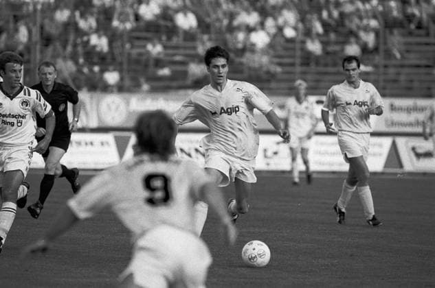 CFC vs. FC St. Pauli 19.09.1992, Chemnitz, Sportforum Reichenhainer Straße, 2. Bundesliga, 1992 1993, 15. Spieltag CFC vs. FC St. Pauli, Sieg für CFC Spielstand 3:1 Sixten Veit am Ball *** CFC vs FC St Pauli 19 09 1992, Chemnitz, Sportforum Reichenhainer Straße, 2 Bundesliga, 1992 1993, Matchday 15 CFC vs FC St Pauli, Win for CFC Score 3 1 Sixten Veit on the ball