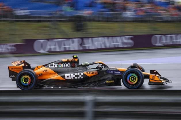 04 NORRIS Lando (gbr), McLaren F1 Team MCL38, action during the Formula 1 Heineken Dutch Grand Prix 2024, 15th round of the 2024 Formula One World Championship, WM, Weltmeisterschaft from August 23 to 25, 2024 on the Circuit Zandvoort, in Zandvoort, Netherlands - F1 - DUTCH GRAND PRIX 2024 DPPI Panoramic  240823_R15_OLANDA_DP_FG0O8749_