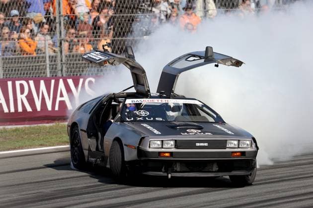 23.08.2024, xsvx, Motorsport FIA Formel 1, Großer Preis der Niederlande 2024 emspor, v.l. Stunf -und Driftshow De Lorean BMW Motorrad Motorräder driften Qualm (FIA REGULATIONS PROHIBIT ANY USE OF PHOTOGRAPHS as IMAGE SEQUENCES and or QUASI-VIDEO) Zandvoort