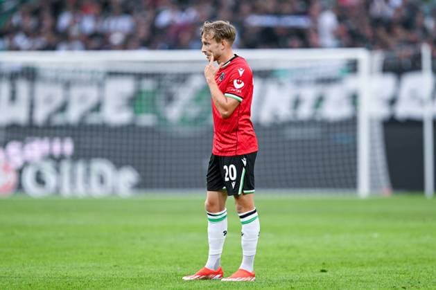 2. Bundesliga - Hannover 06 - Hamburger SV am 23.08.2024 in der HDI Arena in Hannover Jannik Dehm (Hannover 96) unzufrieden, enttäuscht, enttaeuscht, niedergeschlagen.