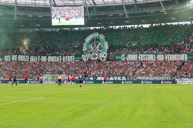 Die Fans von Hannover 96 zeigen vor dem Anpfiff eine Choreographie, 2. Bundesliga, Hannover 96 vs Hamburger SV, Heinz von Heiden Arena am 23. August 2024 in Hannover, Deutschland. (Foto von Marco Steinbrenner DeFodi Images) The fans of Hannover 96 show a choreography before kick-off, 2. Bundesliga, Hannover 96 vs Hamburger SV, Heinz von Heiden Arena, August 23, 2024 in Hanover, Germany. (Photo by Marco Steinbrenner DeFodi Images) DFB DFL REGULATIONS PROHIBIT ANY USE OF PHOTOGRAPHS AS IMAGE SEQUENCES AND OR QUASI-VIDEO. Defodi-700_han_hsv_20240823_022