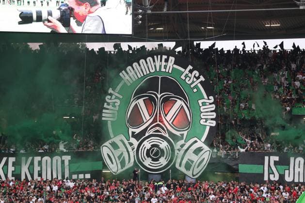 23.08.2024, xtgx, Fussball - 2.Bundesliga, Hannover 96 - Hamburger SV emspor, v.l. Symbolfoto, Symbolbild, Symbol, Choreo, Fans, Zuschauer, Publikum, Pyro, Pyrotechnik, Rauch, Nebel (DFL DFB REGULATIONS PROHIBIT ANY USE OF PHOTOGRAPHS as IMAGE SEQUENCES and or QUASI-VIDEO) Hannover