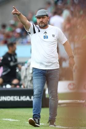 23.08.2024, xtgx, Fussball - 2.Bundesliga, Hannover 96 - Hamburger SV emspor, v.l. Steffen Baumgart (HSV, Trainer) gibt Anweisungen, gestikuliert mit den Armen, gesticulate, gives instructions (DFL DFB REGULATIONS PROHIBIT ANY USE OF PHOTOGRAPHS as IMAGE SEQUENCES and or QUASI-VIDEO) Hannover