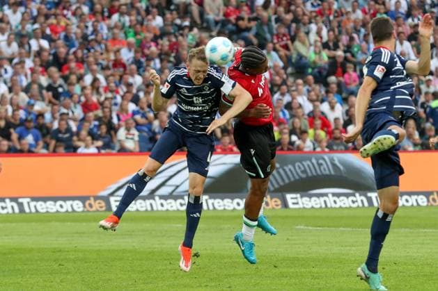 23.08.2024, xtgx, Fussball - 2.Bundesliga, Hannover 96 - Hamburger SV emspor, Sebastian Schonlau (HSV, 4), Jessic Ngankam (Hannover, 7) Zweikampf, Duell, Kampf, tackle (DFL DFB REGULATIONS PROHIBIT ANY USE OF PHOTOGRAPHS as IMAGE SEQUENCES and or QUASI-VIDEO) Hannover