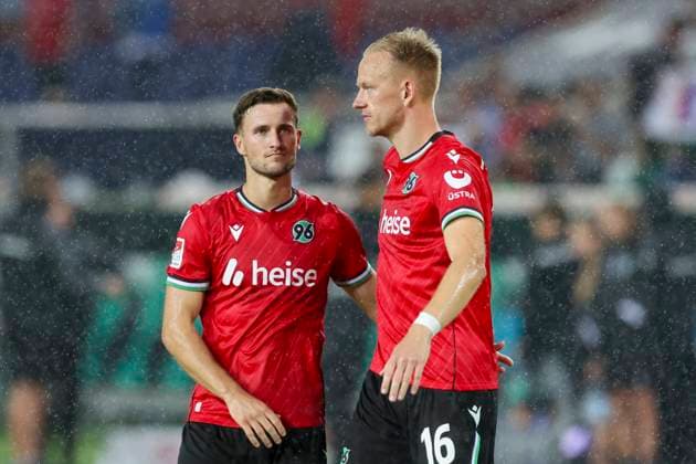 Enzo Leopold (Hannover 96) und Havard Nielsen (Hannover 96) jubeln, 2. Bundesliga, Hannover 96 vs Hamburger SV, Heinz von Heiden Arena am 23. August 2024 in Hannover, Deutschland. (Foto von Marco Steinbrenner DeFodi Images) Enzo Leopold (Hannover 96) und Havard Nielsen (Hannover 96) cheer, 2. Bundesliga, Hannover 96 vs Hamburger SV, Heinz von Heiden Arena, August 23, 2024 in Hanover, Germany. (Photo by Marco Steinbrenner DeFodi Images) DFB DFL REGULATIONS PROHIBIT ANY USE OF PHOTOGRAPHS AS IMAGE SEQUENCES AND OR QUASI-VIDEO. Defodi-700_han_hsv_20240823_098