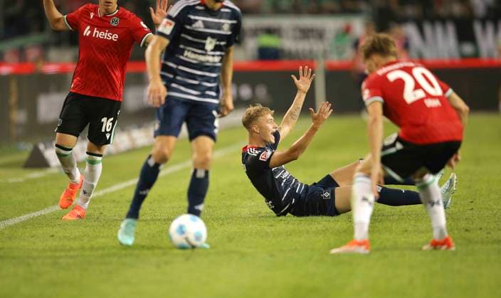Foto : HSV am Boden , Adam KARABEC Fussball 2. Bundesliga am Fr. 23.08.2024 Hannover 96 - Hamburger SV 1 - 0