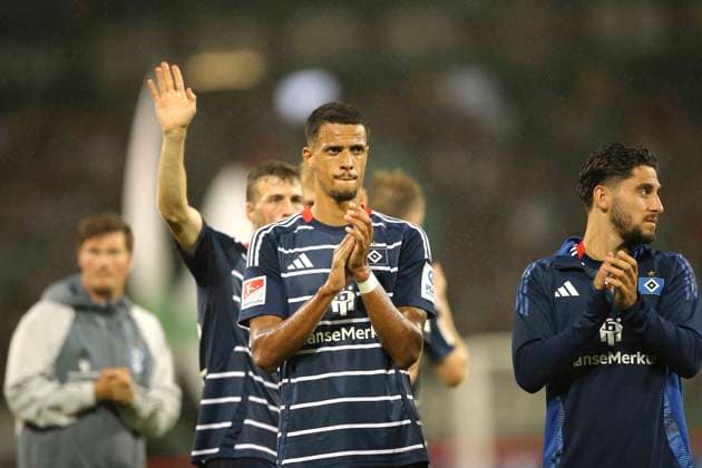 Foto : Verlierer HSV , skeptische Miene bei ... Robert Glatzel und rechts ... Ludovit REIS Fussball 2. Bundesliga am Fr. 23.08.2024 Hannover 96 - Hamburger SV 1 - 0