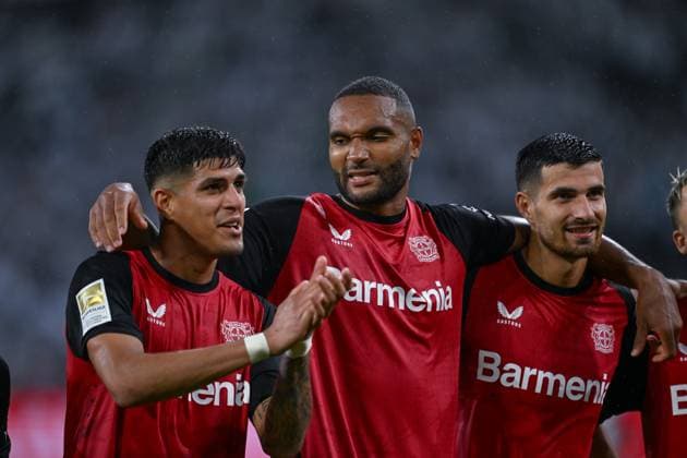 Sport Bilder des Tages 23.08.2024, Fussball, Bundesliga, 1. Spieltag Saison 2024 2025, Borussia Mönchengladbach - Bayer 04 Leverkusen, Piero Hincapie (Bayer Leverkusen), Jonathan Tah (Bayer Leverkusen), Martin Terrier (Bayer Leverkusen) xRHR-FOTO TKx Copyright: RHR-FOTOx RHR-FOTO TK