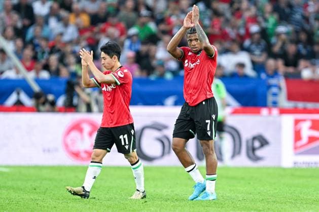 2. Bundesliga - Hannover 06 - Hamburger SV am 23.08.2024 in der HDI Arena in Hannover Hyunju Lee (Hannover 96) und Jessic Ngankam (Hannover 96)