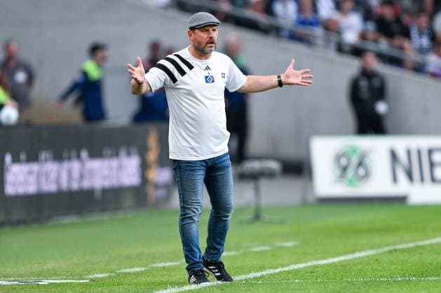 2. Bundesliga - Hannover 06 - Hamburger SV am 23.08.2024 in der HDI Arena in Hannover Trainer Steffen Baumgart (Hamburg) unzufrieden, enttäuscht, enttaeuscht, niedergeschlagen.