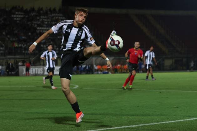 Biella, Italy, 23rd August 2024. David Puczka of Juventus attempts to control the ball during the Serie C match at Stadio Vittorio Pozzo - Alessandria, Torino. Picture credit should read: Jonathan Moscrop Sportimage EDITORIAL USE ONLY. No use with unauthorised audio, video, data, fixture lists, club league logos or live services. Online in-match use limited to 120 images, no video emulation. No use in betting, games or single club league player publications. SPI-3271-0047