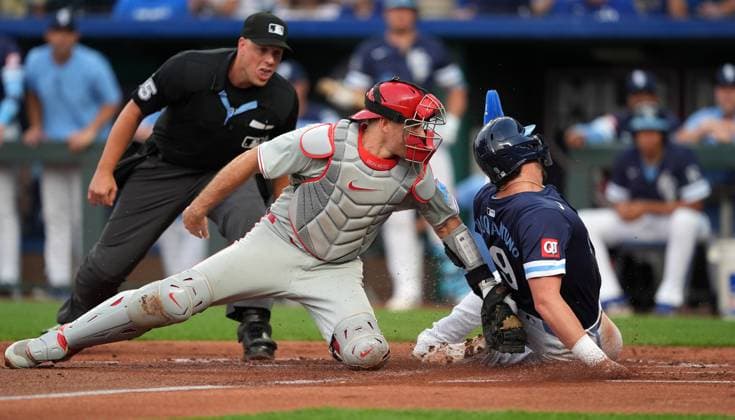 AUG 23, 2024: Kansas City Royals first base Vinnie Pasquantino (9) beats the tag at home at Kauffman Stadium Kansas City, Missouri. CSM. Kansas City United States - ZUMAc04_ 20240823_zma_c04_023 Copyright: xJonxRobichaudx
