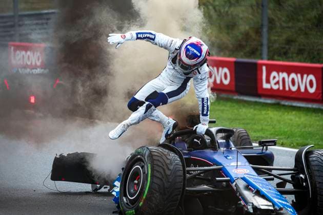 Bilder des Jahres 2024, Sport 08 August Sport Themen der Woche KW34 Sport Bilder des Tages 02 SARGEANT Logan (usa), Williams Racing FW46, action, crash, accident, and fire, feu during the Formula 1 Heineken Dutch Grand Prix 2024, 15th round of the 2024 Formula One World Championship, WM, Weltmeisterschaft from August 23 to 25, 2024 on the Circuit Zandvoort, in Zandvoort, Netherlands - F1 - DUTCH GRAND PRIX 2024 DPPI Panoramic  240824_R15_OLANDA_DP_FG008998_