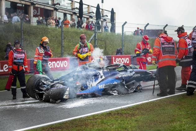 02 SARGEANT Logan (usa), Williams Racing FW46, action, crash, accident, and fire, feu with marshall, commissaire de piste, marshal, marshalls, marshals during the Formula 1 Heineken Dutch Grand Prix 2024, 15th round of the 2024 Formula One World Championship, WM, Weltmeisterschaft from August 23 to 25, 2024 on the Circuit Zandvoort, in Zandvoort, Netherlands - F1 - DUTCH GRAND PRIX 2024 DPPI Panoramic 240824_R15_OLANDA_DP_FG009040_