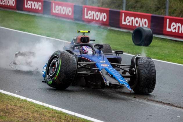 02 SARGEANT Logan (usa), Williams Racing FW46, action, crash, accident, and fire, feu during the Formula 1 Heineken Dutch Grand Prix 2024, 15th round of the 2024 Formula One World Championship, WM, Weltmeisterschaft from August 23 to 25, 2024 on the Circuit Zandvoort, in Zandvoort, Netherlands - F1 - DUTCH GRAND PRIX 2024 DPPI Panoramic 240824_R15_OLANDA_DP_FG008890_