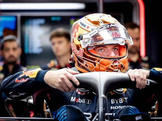 Sport Bilder des Tages ZANDVOORT - Max Verstappen (Red Bull Racing) gets into his car during the third free practice session prior to the F1 Grand Prix of the Netherlands at the Circuit of Zandvoort. ANP REMKO DE WAAL xVIxANPxSportx xxANPxIVx 506611363 originalFilename: 506611363.jpg