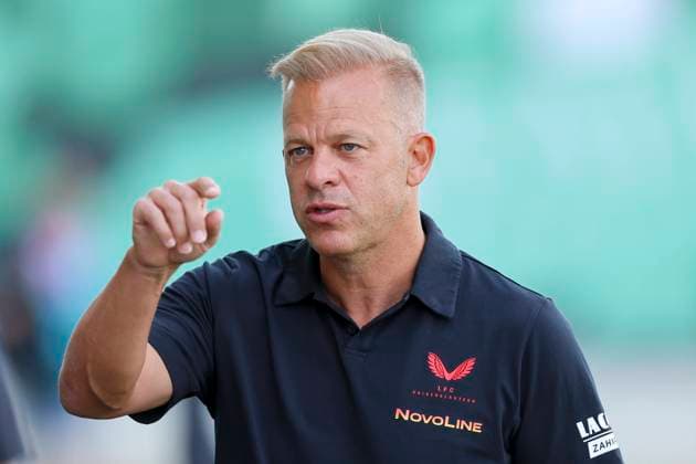 Trainer Markus Anfang (1. FC Kaiserslautern) gestikuliert, 2. Bundesliga, Preußen Münster vs 1. FC Kaiserslautern, Preußenstadion am 24. August 2024 in Münster, Deutschland. (Foto von Marco Steinbrenner DeFodi Images) Trainer Markus Anfang (1. FC Kaiserslautern) gestures, 2. Bundesliga, Preußen Münster vs 1. FC Kaiserslautern, Preußenstadion, August 24, 2024 in Münster, Germany. (Photo by Marco Steinbrenner DeFodi Images) DFB DFL REGULATIONS PROHIBIT ANY USE OF PHOTOGRAPHS AS IMAGE SEQUENCES AND OR QUASI-VIDEO. Defodi-700_scp_fcK_20240824_001