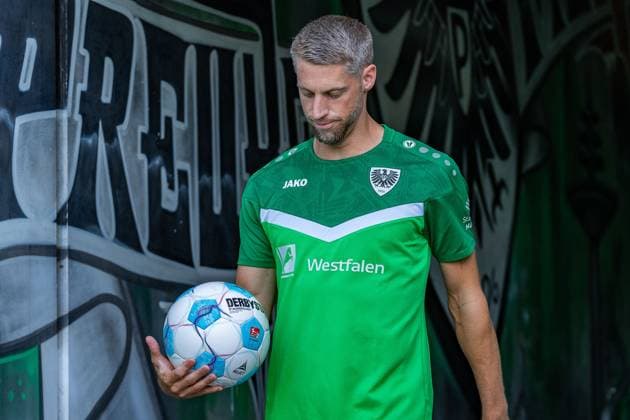 24.08.2024, SC Preussen Muenster vs. 1. FC Kaiserslautern, 2. Bundesliga, 3. Spieltag Marc Lorenz (Preussen Muenster, 18) Wichtiger Hinweis: Gemaess den Vorgaben der DFL Deutsche Fussball Liga bzw. des DFB Deutscher Fussball-Bund ist es untersagt, in dem Stadion und oder vom Spiel angefertigte Fotoaufnahmen in Form von Sequenzbildern und oder videoaehnlichen Fotostrecken zu verwerten Foto: Bahho Kara Kirchner-Media *** 24 08 2024, SC Preussen Muenster vs 1 FC Kaiserslautern, 2 Bundesliga, 3 Matchday Marc Lorenz Preussen Muenster, 18 Important note According to the regulations of the DFL German Football League or the DFB German Football Association, it is prohibited to use photographs taken in the stadium and or of the match in the form of sequential images and or video-like photo series Photo Bahho Kara Kirchner Media Copyright: xBahhoxKara Kirchner-Mediax