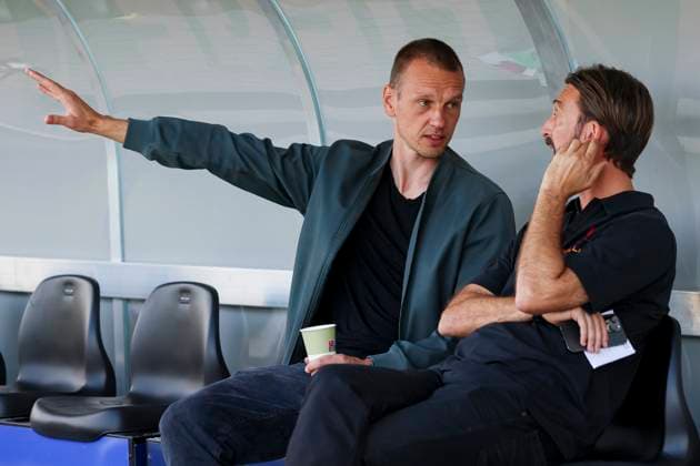 Geschaeftsfuehrer Ole Kittner (SC Preussen Muenster) und Geschaeftsfuehrer Thomas Hengen (1. FC Kaiserslautern) unterhalten sich, 2. Bundesliga, Preußen Münster vs 1. FC Kaiserslautern, Preußenstadion am 24. August 2024 in Münster, Deutschland. (Foto von Marco Steinbrenner DeFodi Images) Geschaeftsfuehrer Sport Ole Kittner (SC Preussen Muenster) und Geschaeftsfuehrer Thomas Hengen (1. FC Kaiserslautern) talk together, 2. Bundesliga, Preußen Münster vs 1. FC Kaiserslautern, Preußenstadion, August 24, 2024 in Münster, Germany. (Photo by Marco Steinbrenner DeFodi Images) DFB DFL REGULATIONS PROHIBIT ANY USE OF PHOTOGRAPHS AS IMAGE SEQUENCES AND OR QUASI-VIDEO. Defodi-700_scp_fcK_20240824_020