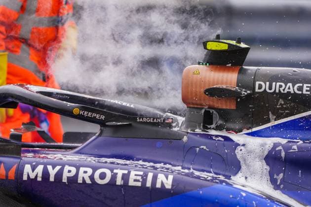 Formel 1, GP Niederlande in Zandvoort, Fahrzeug von Logan Sargeant fängt Feuer 2024-08-24 F1 - Heineken Dutch GP - Free Practice 2 ZANDVOORT, NETHERLANDS - AUGUST 24: Car of Logan Sargeant of Williams after a crash while competing in the Free Practice 2 during F1 - Heineken Dutch GP on August 24, 2024 in Zandvoort, Netherlands. Zandvoort Netherlands Content not available for redistribution in The Netherlands directly or indirectly through any third parties. Copyright: xAndrexWeeningx