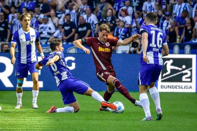 24.08.2024, xlakx, Fussball 2.Bundesliga, Hertha BSC Berlin - Jahn Regensburg emspor, v.l. Diego Demme (Hertha BSC 6),Christian Viet (SSV Jahn Regensburg 10),Zweikampf, Duell, Kampf, tackle (DFL DFB REGULATIONS PROHIBIT ANY USE OF PHOTOGRAPHS as IMAGE SEQUENCES and or QUASI-VIDEO) Daniel Lakomski Jan Huebner Berlin