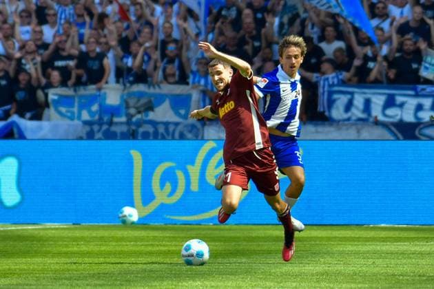 24.08.2024, xlakx, Fussball 2.Bundesliga, Hertha BSC Berlin - Jahn Regensburg emspor, v.l. Oscar Schoenfelder (SSV Jahn Regensburg 7),Michal Karbownik (Hertha BSC 33),Zweikampf, Duell, Kampf, tackle (DFL DFB REGULATIONS PROHIBIT ANY USE OF PHOTOGRAPHS as IMAGE SEQUENCES and or QUASI-VIDEO) Daniel Lakomski Jan Huebner Berlin