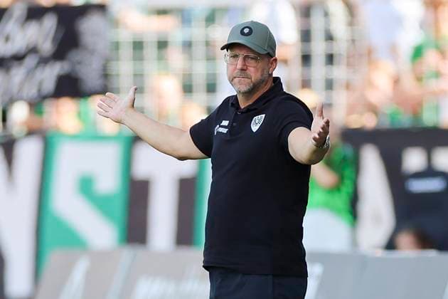 Trainer Sascha Hildmann (SC Preussen Muenster) gestikuliert, 2. Bundesliga, Preußen Münster vs 1. FC Kaiserslautern, Preußenstadion am 24. August 2024 in Münster, Deutschland. (Foto von Marco Steinbrenner DeFodi Images) Trainer Sascha Hildmann (SC Preussen Muenster) gestures, 2. Bundesliga, Preußen Münster vs 1. FC Kaiserslautern, Preußenstadion, August 24, 2024 in Münster, Germany. (Photo by Marco Steinbrenner DeFodi Images) DFB DFL REGULATIONS PROHIBIT ANY USE OF PHOTOGRAPHS AS IMAGE SEQUENCES AND OR QUASI-VIDEO. Defodi-700_scp_fcK_20240824_022