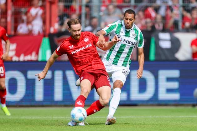 Jannis Heuer (1. FC Kaiserslautern) und Etienne Amenyido (SC Preussen Muenster) kaempfen um den Ball, 2. Bundesliga, Preußen Münster vs 1. FC Kaiserslautern, Preußenstadion am 24. August 2024 in Münster, Deutschland. (Foto von Marco Steinbrenner DeFodi Images) Jannis Heuer (1. FC Kaiserslautern) und Etienne Amenyido (SC Preussen Muenster) battle for the ball, 2. Bundesliga, Preußen Münster vs 1. FC Kaiserslautern, Preußenstadion, August 24, 2024 in Münster, Germany. (Photo by Marco Steinbrenner DeFodi Images) DFB DFL REGULATIONS PROHIBIT ANY USE OF PHOTOGRAPHS AS IMAGE SEQUENCES AND OR QUASI-VIDEO. Defodi-700_scp_fcK_20240824_023