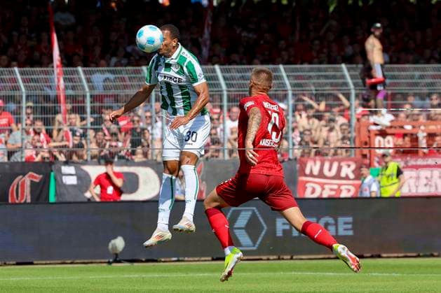 Etienne Amenyido (SC Preussen Muenster) und Erik Wekesser (1. FC Kaiserslautern) kaempfen um den Ball, 2. Bundesliga, Preußen Münster vs 1. FC Kaiserslautern, Preußenstadion am 24. August 2024 in Münster, Deutschland. (Foto von Marco Steinbrenner DeFodi Images) Etienne Amenyido (SC Preussen Muenster) und Erik Wekesser (1. FC Kaiserslautern) battle for the ball, 2. Bundesliga, Preußen Münster vs 1. FC Kaiserslautern, Preußenstadion, August 24, 2024 in Münster, Germany. (Photo by Marco Steinbrenner DeFodi Images) DFB DFL REGULATIONS PROHIBIT ANY USE OF PHOTOGRAPHS AS IMAGE SEQUENCES AND OR QUASI-VIDEO. Defodi-700_scp_fcK_20240824_027