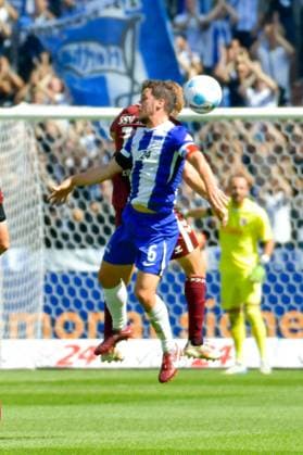 24.08.2024, xlakx, Fussball 2.Bundesliga, Hertha BSC Berlin - Jahn Regensburg emspor, v.l. Diego Demme (Hertha BSC 6),Zweikampf, Duell, Kampf, tackle (DFL DFB REGULATIONS PROHIBIT ANY USE OF PHOTOGRAPHS as IMAGE SEQUENCES and or QUASI-VIDEO) Daniel Lakomski Jan Huebner Berlin