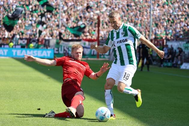 GER, Preussen Muenster gegen 1.FC Kaiserslautern, Fussball, 2.Liga, 3. Spieltag, Spielzeit 2024 2025, 24.08.2024 Jean Zimmer (1.FC Kaiserslautern, 8) Marc Lorenz (Preussen Muenster, 18) DFL REGULATIONS PROHIBIT ANY USE OF PHOTOGRAPHS AS IMAGE SEQUENCES AND OR QUASI-VIDEO GER, Preussen Muenster gegen 1.FC Kaiserslautern, Fussball, 2.Liga, 3. Spieltag, Spielzeit 2024 2025, 24.08.2024 Muenster
